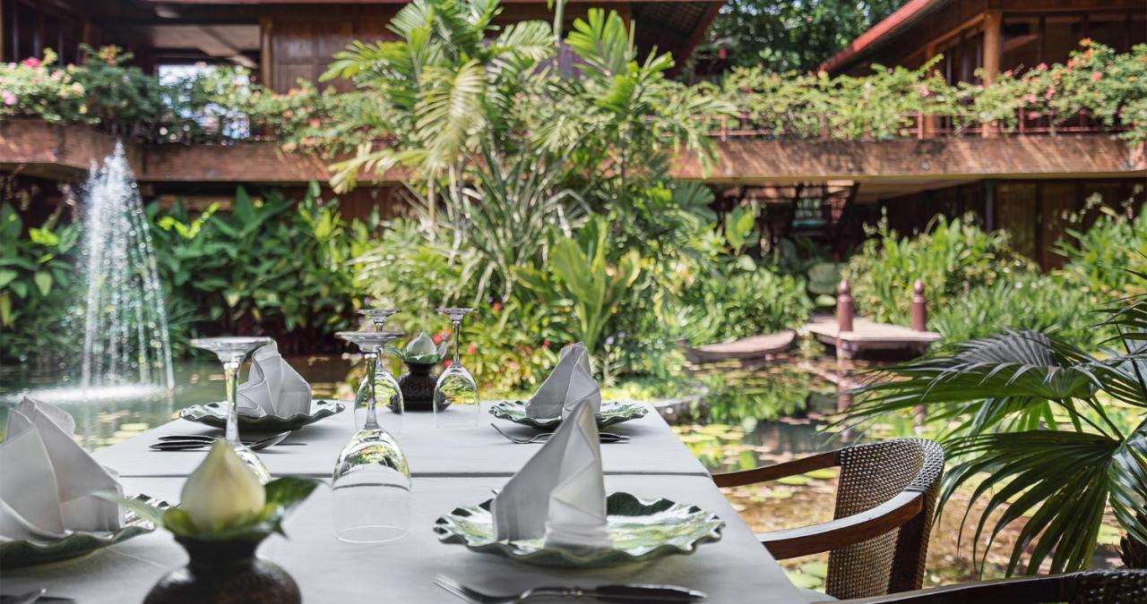 Angkor Village Hotel - Small Luxury Hotels Of The World Σιέμ Ρέαπ Εξωτερικό φωτογραφία The restaurant