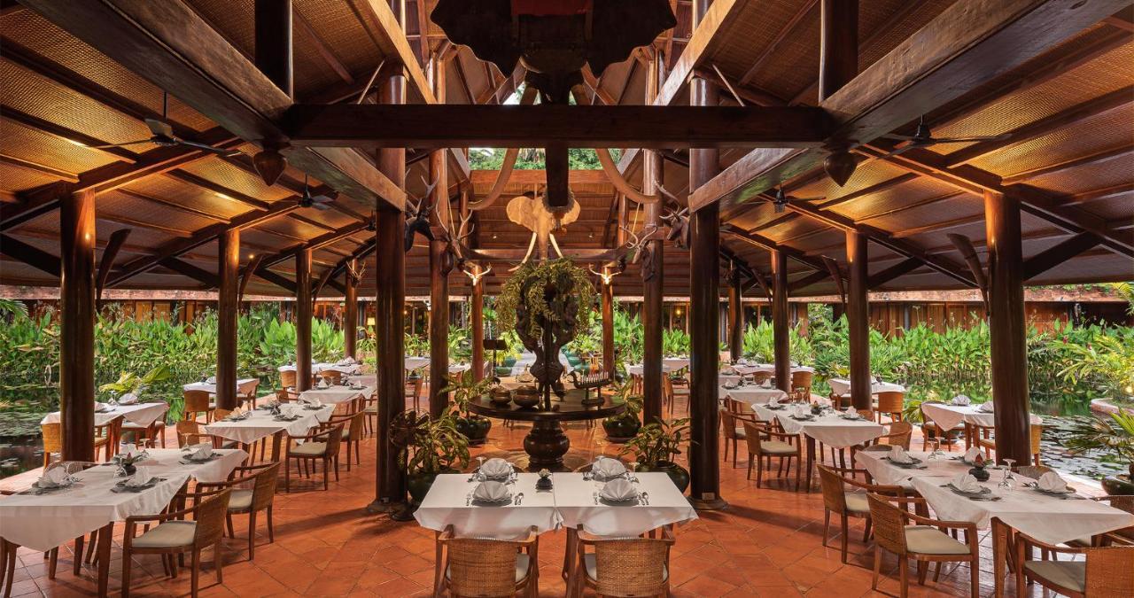 Angkor Village Hotel - Small Luxury Hotels Of The World Σιέμ Ρέαπ Εξωτερικό φωτογραφία The interior of the restaurant