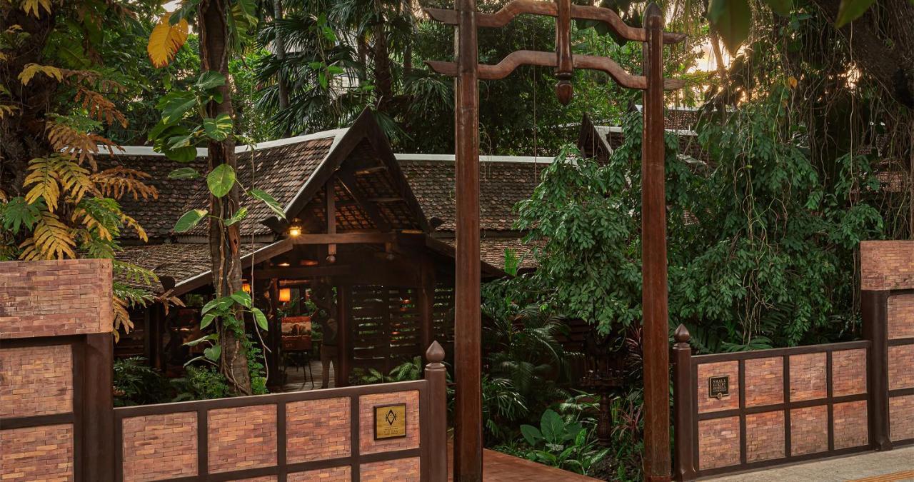 Angkor Village Hotel - Small Luxury Hotels Of The World Σιέμ Ρέαπ Εξωτερικό φωτογραφία Entrance to a traditional Thai house