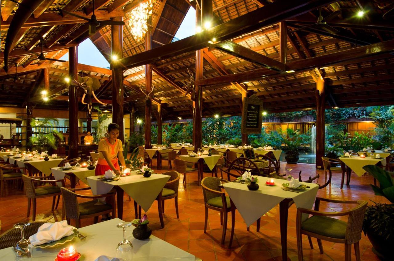 Angkor Village Hotel - Small Luxury Hotels Of The World Σιέμ Ρέαπ Εξωτερικό φωτογραφία The restaurant at the resort